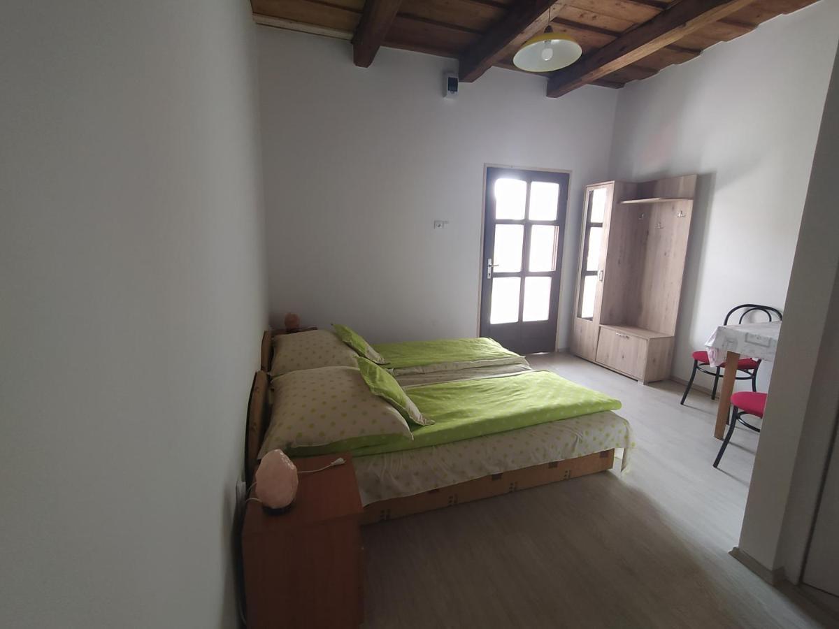 Heni Vendégháza Vadna Exterior foto