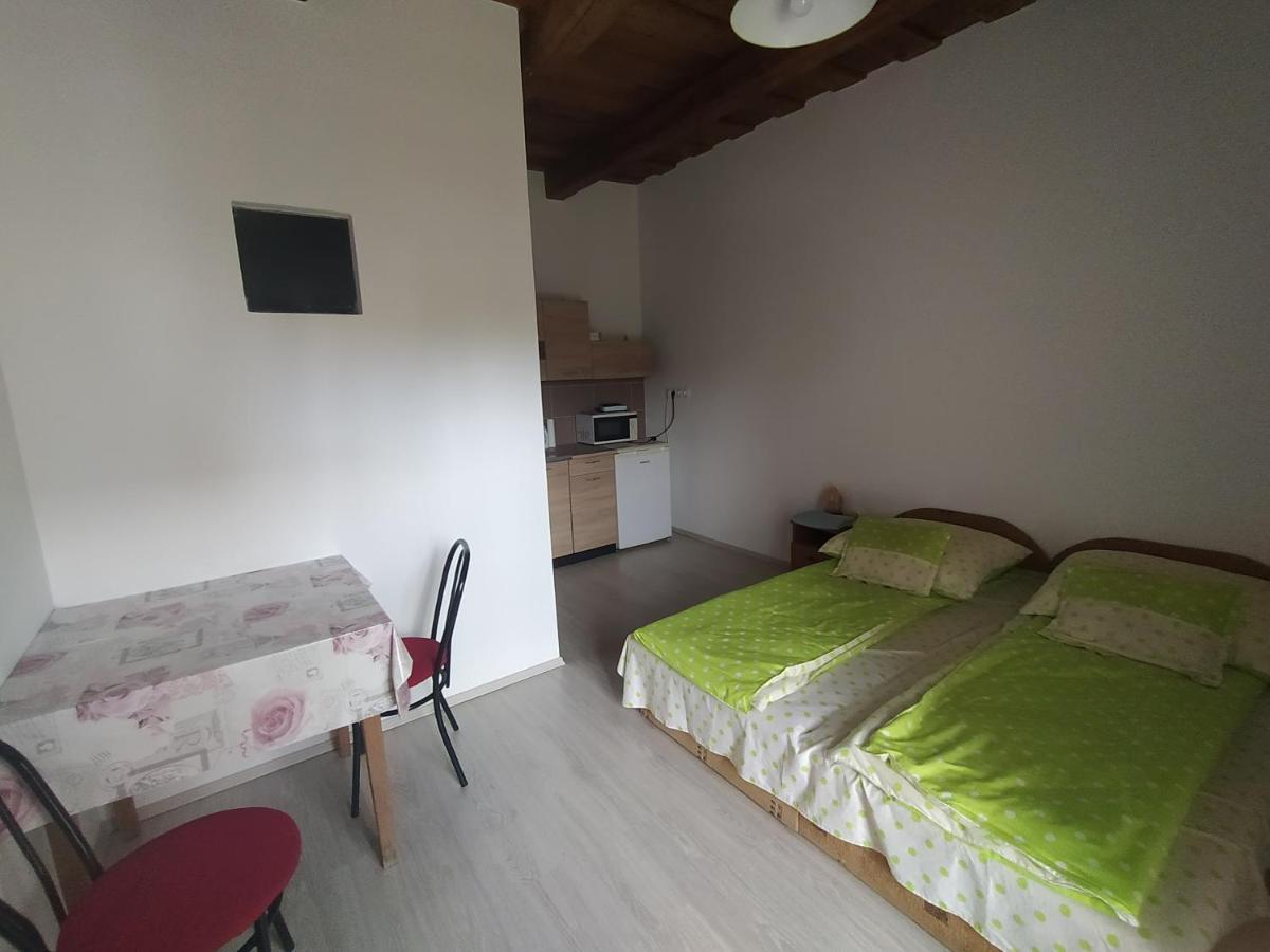 Heni Vendégháza Vadna Exterior foto